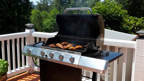 cooking on gas grill lid open or closed